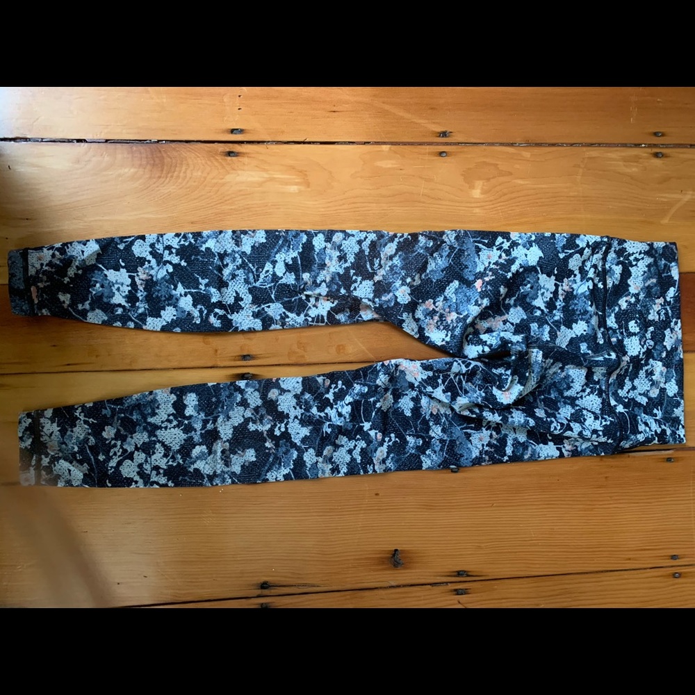 Lululemon size 2 yoga pants